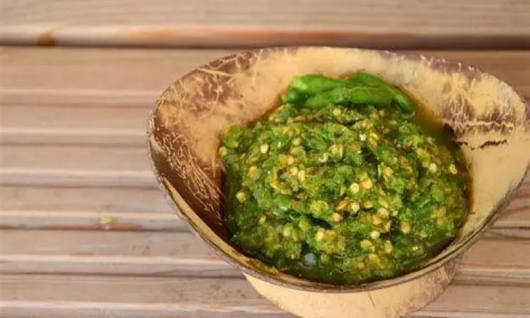 Bahan-bahan segar untuk membuat sambal ijo