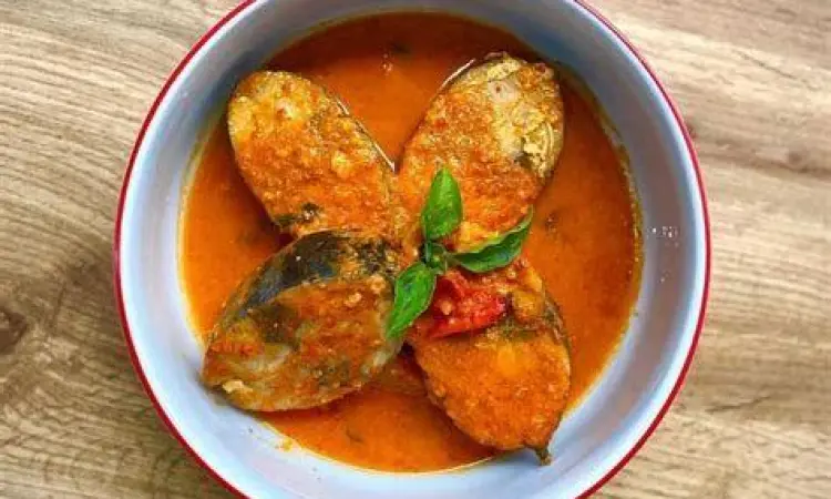 Sajian asam padeh ikan tongkol dengan bumbu meresap
