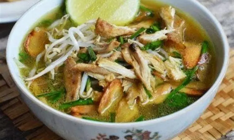 Soto ayam semarang asli dengan kuah bening
