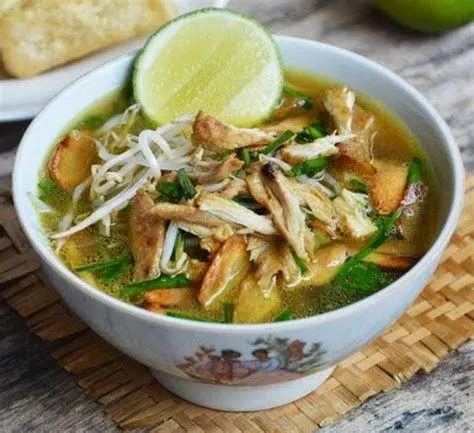 Soto Ayam Semarang Autentik Soto ayam semarang asli dengan kuah bening