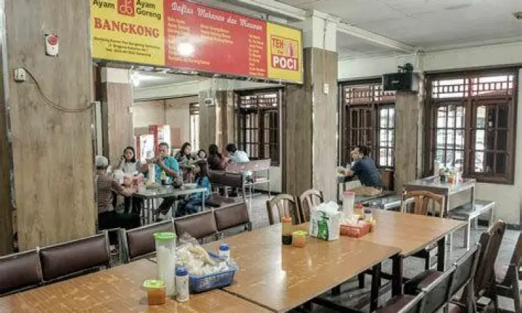Warung Soto Bangkong yang legendaris di Semarang