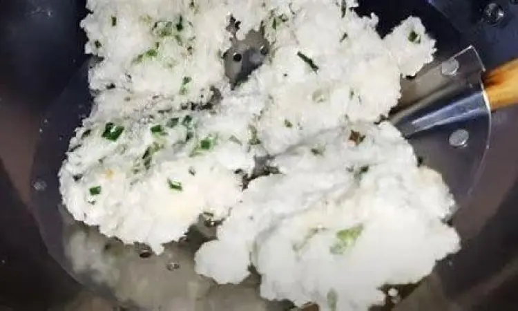 Proses Pembuatan Biang proses memasak adonan biang cireng hingga transparan