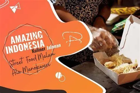 Suasana Kuliner Kaki Lima Penjual makanan kaki lima yang ramai pembeli