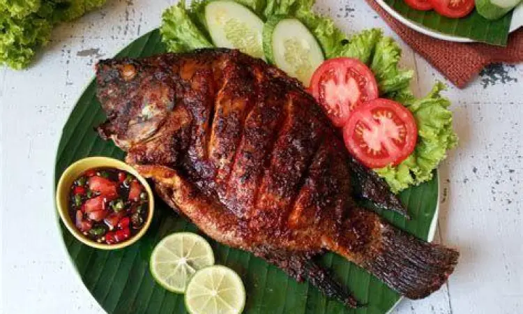 Ikan bakar bumbu kecap di warung seafood