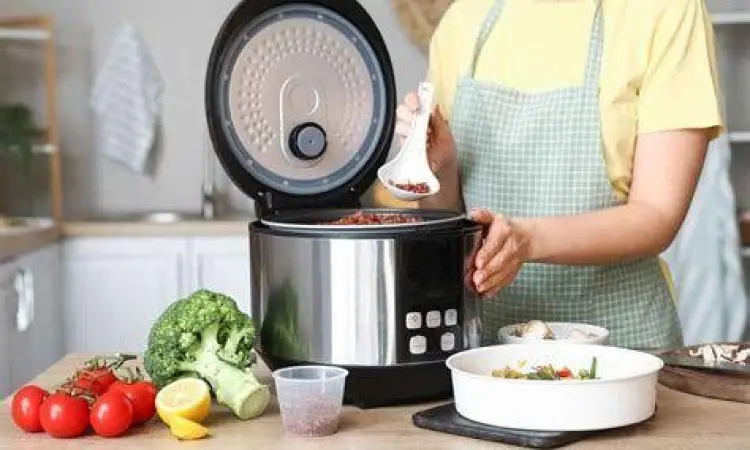 Proses memasak bumbu nasi gurih di rice cooker