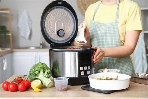 Masak Nasi Gurih Modern Proses memasak bumbu nasi gurih di rice cooker