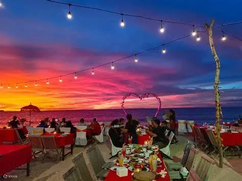 Sunset di Jimbaran Pemandangan matahari terbenam di Jimbaran beach cafe