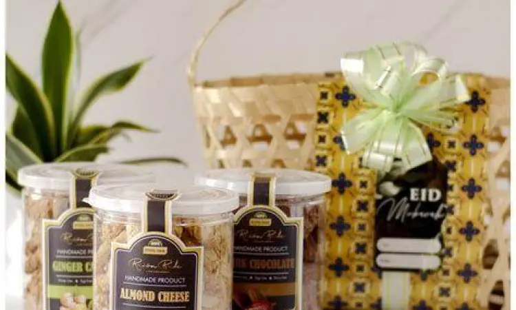 Hampers kue kering lebaran eksklusif dengan kotak hardbox