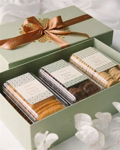 Hampers Kue Kering Tradisional Modern Packaging hampers kue kering menggunakan keranjang rotan tradisional
