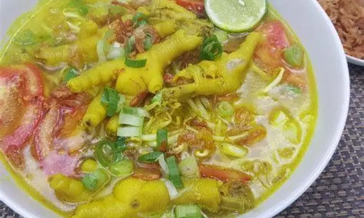 Sajian soto ayam ceker kuah kuning segar