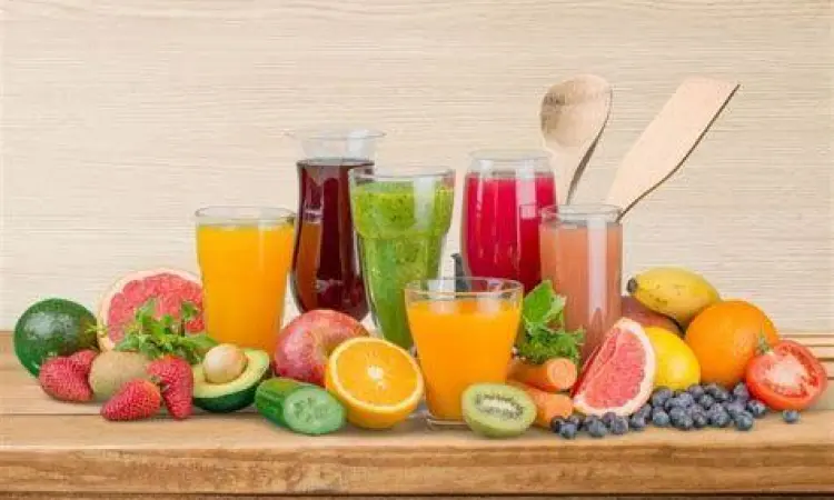 Proses Pembuatan Jus Persiapan memotong buah segar untuk dibuat jus