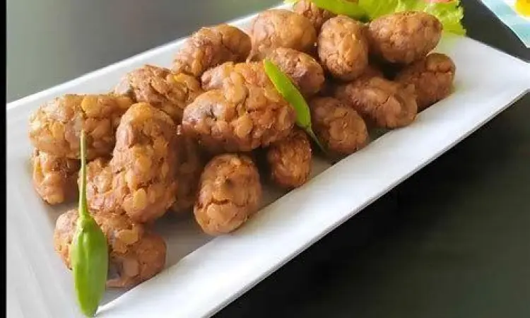 sajian mendol tempe dengan nasi hangat dan sambal