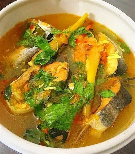 Sajian Sop Ikan Patin Sajian akhir sop ikan patin dengan taburan bawang goreng