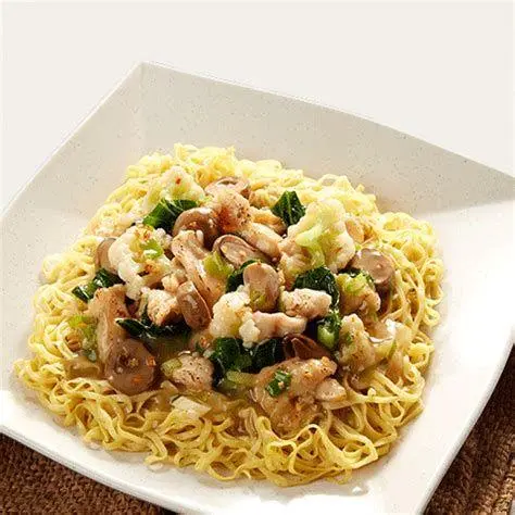 Bakmi Ayam Jamur Bakmi Ayam Jamur legendaris dengan kuah terpisah