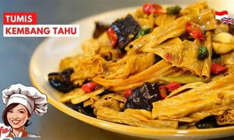 Proses pembentukan kulit kembang tahu di atas susu kedelai panas