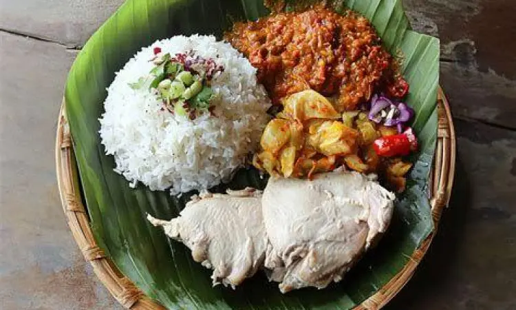 Sajian lengkap ayam pop padang dengan nasi