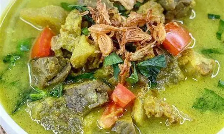 Penyajian soto kuning bogor hangat