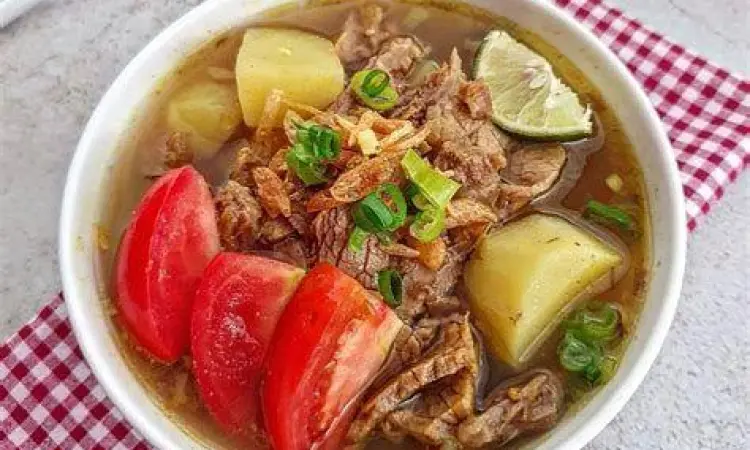 Pelengkap Soto Kondimen pelengkap soto seperti jeruk nipis dan sambal