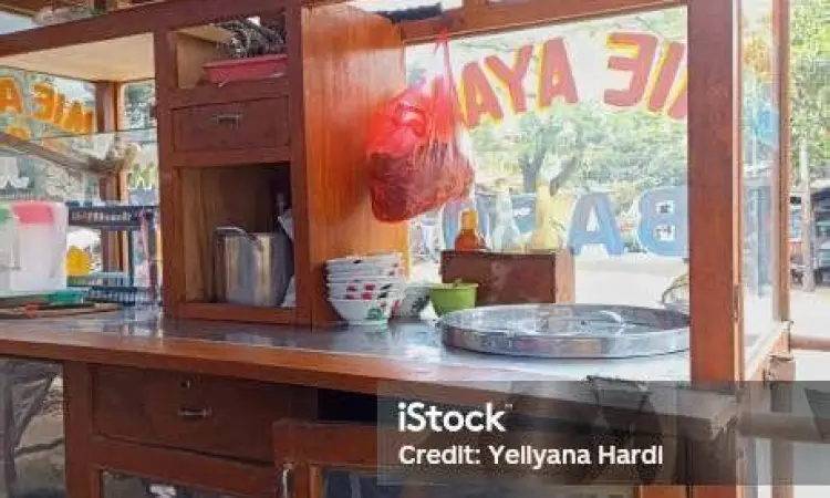 mie ayam jadul pinggir jalan