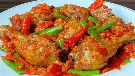 Ayam Balado Padang Otentik Ayam balado padang otentik dengan bumbu merah meresap
