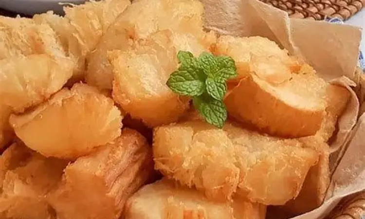 Teknik Menggoreng Singkong proses menggoreng singkong dalam minyak panas