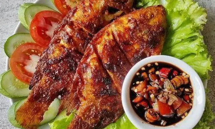 Ikan bakar pedas manis dengan olesan bumbu kental