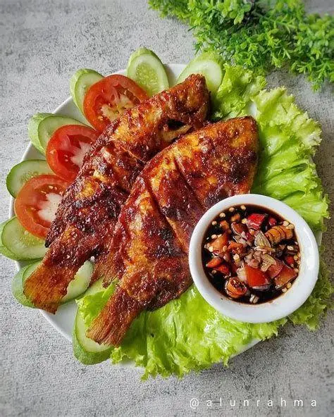 Ikan Bakar Pedas Manis Ikan bakar pedas manis dengan olesan bumbu kental
