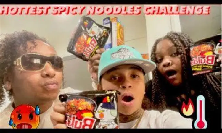 Ekspresi orang saat mencoba tantangan mie ghost pepper