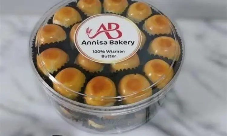 Nastar Keju Premium Nastar premium dengan polesan kuning telur yang mengkilap