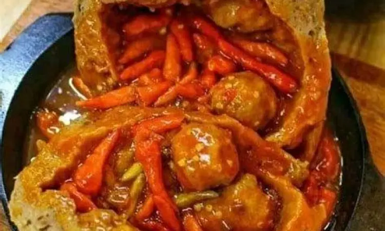 Variasi bakso mercon lava berukuran besar