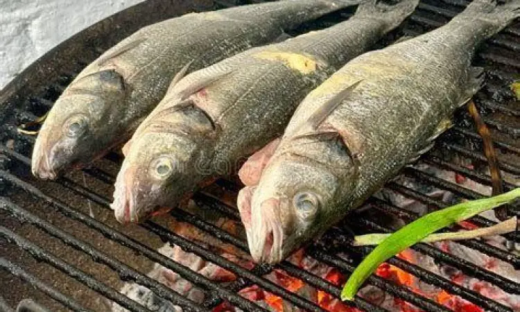 Berbagai jenis ikan laut segar untuk dibakar