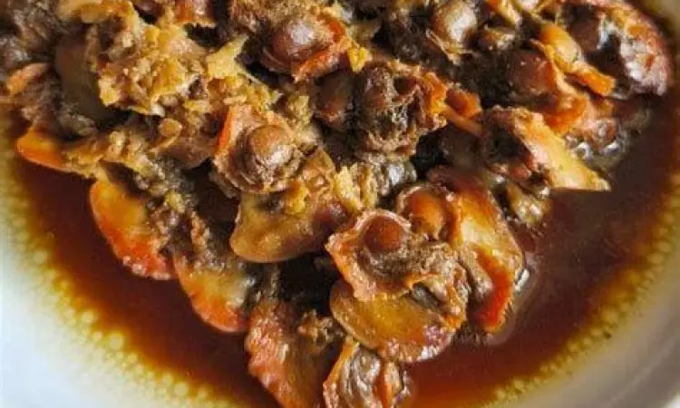 Soto Semarang Lengkap Sajian soto semarang lengkap dengan sate kerang dan tempe