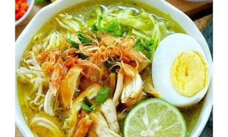 Bumbu Halus Soto Bumbu halus soto ayam di atas ulekan batu