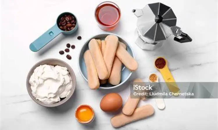 Bahan-bahan pembuat tiramisu seperti kopi, telur, dan mascarpone