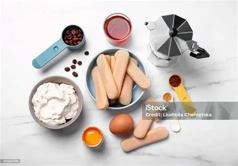 Komponen Dasar Tiramisu Bahan-bahan pembuat tiramisu seperti kopi, telur, dan mascarpone