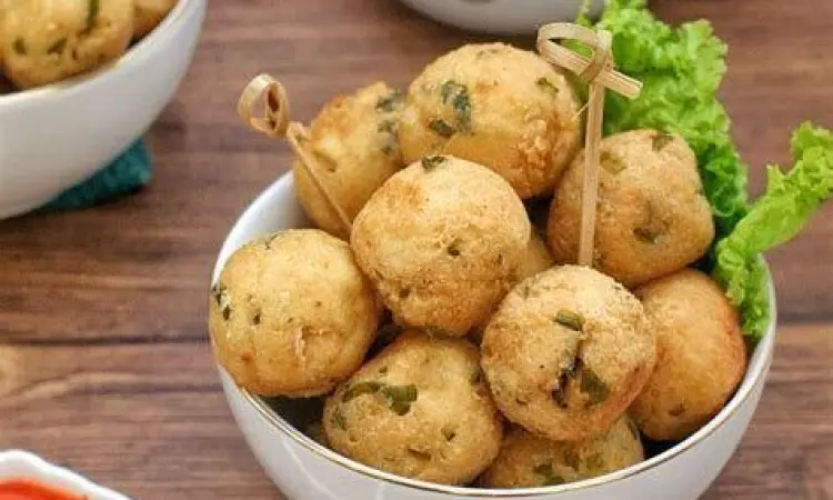 bahan-bahan mentah seperti tahu putih wortel dan bumbu dapur