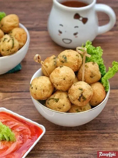 Bahan Baku Utama Bola Bola Tahu bahan-bahan mentah seperti tahu putih wortel dan bumbu dapur