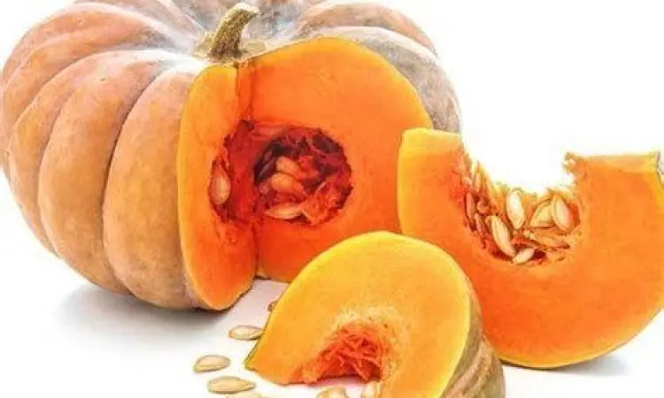 buah labu kuning segar yang siap diolah menjadi puding