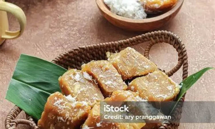 Teknik Menumbuk Getuk Proses menumbuk singkong untuk getuk