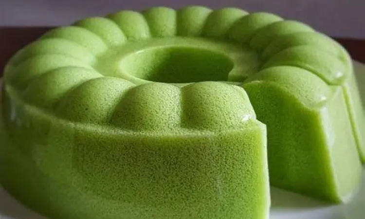 Tekstur full lumut pada puding pandan