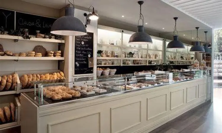 Modern Bakery Selection Display berbagai jenis jenis kue modern di toko bakery mewah