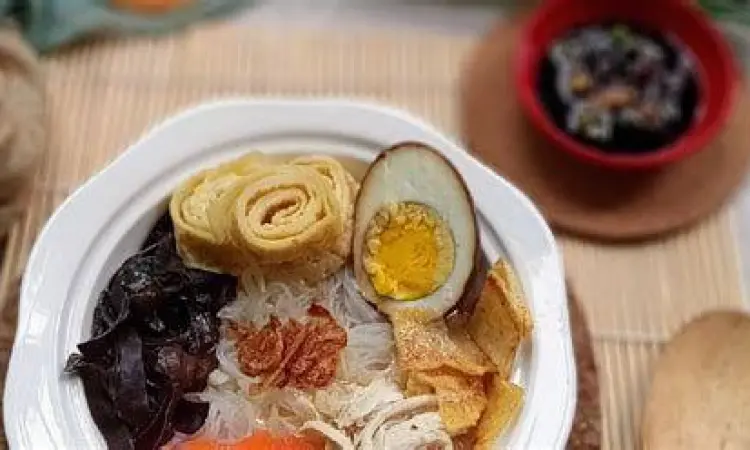 Penyajian timlo solo dalam mangkuk