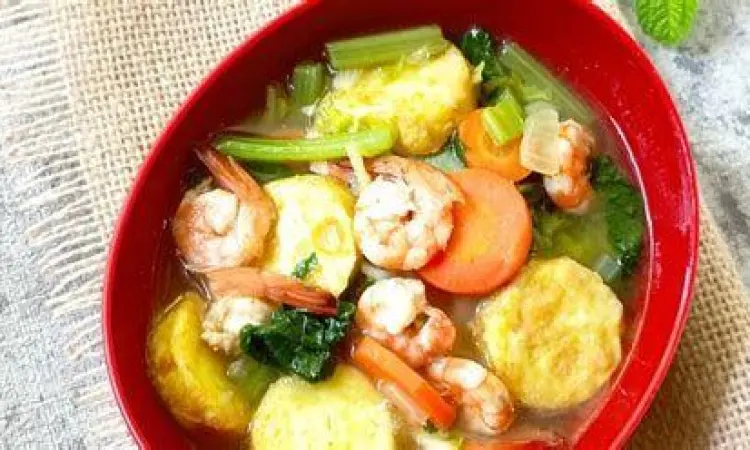 Sapo tahu seafood spesial dengan udang dan cumi