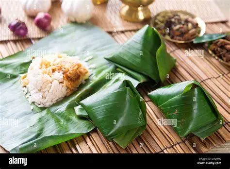 Nasi Lemak Bungkus Daun Pisang nasi lemak bungkus daun pisang tradisional