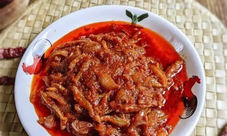 sambal tumis ikan bilis yang merah merona