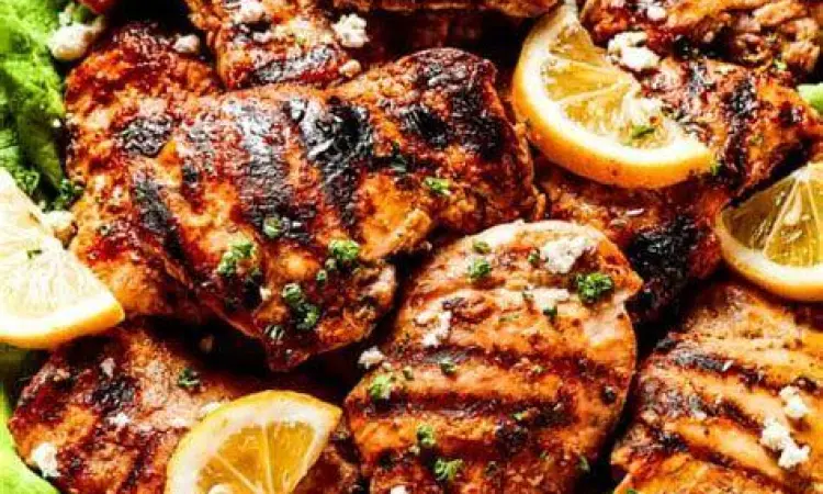 Proses marinasi ayam goreng arab dengan yogurt