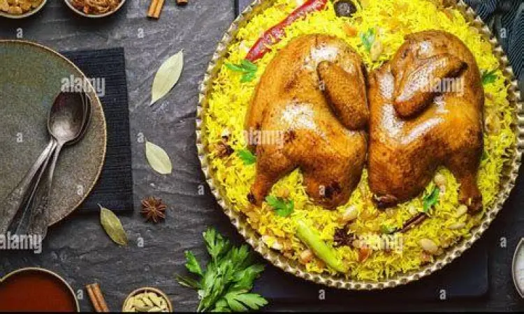 Penyajian Ayam Goreng Arab Sajian lengkap ayam goreng arab dan nasi mandi