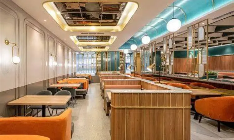 suasana restoran solaria yang nyaman