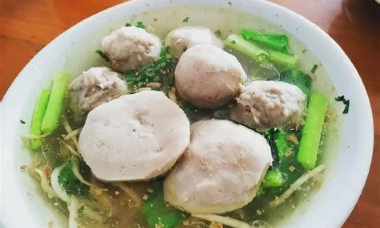 Bakso Gepeng Kuah Bening Bakso gepeng dengan kuah kaldu sapi bening