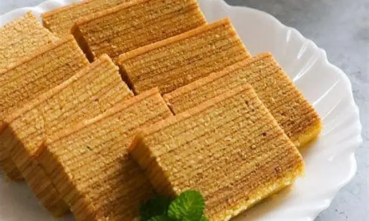 Potongan kue lapis legit yang rapi